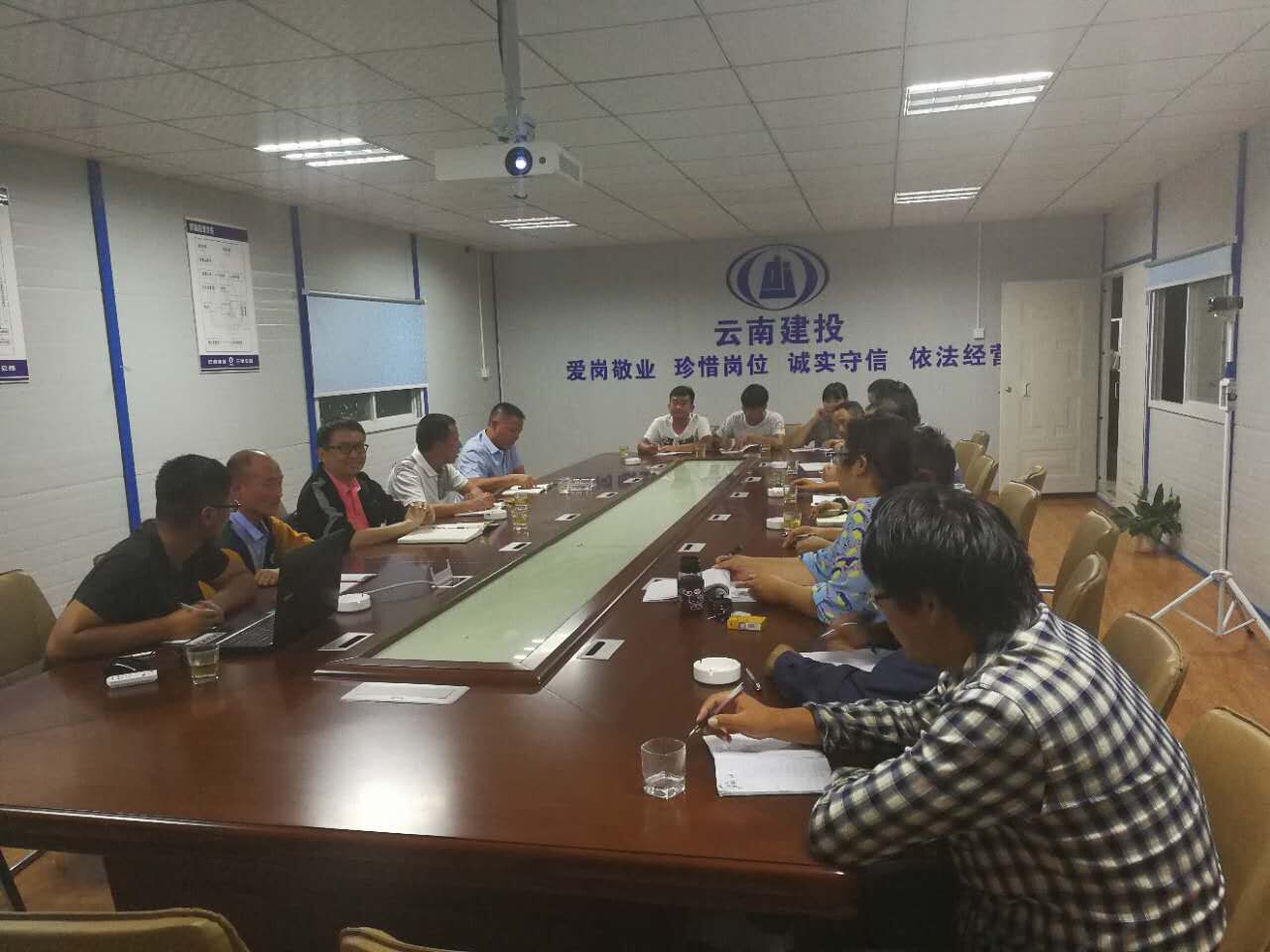 黨委書記倪燦華親臨項目一線——為臨滄滇西科技師范學院項目部全體職工“注入火力”.jpg